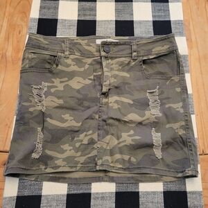 🚨CL: Refuge Camouflage Skirt